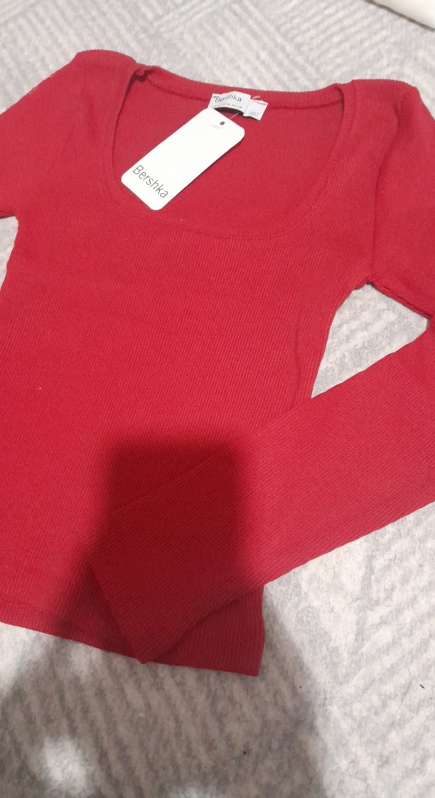 kırmızı u yaka bluz - Görsel 2