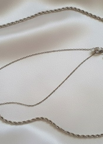 Zincir Detaylı Altın Renk Kalp Kolye - Görsel 3