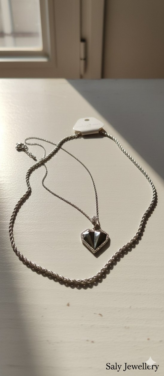 Zincir Detaylı Altın Renk Kalp Kolye - Görsel 5