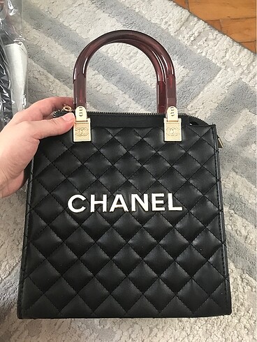 Chanel siyah