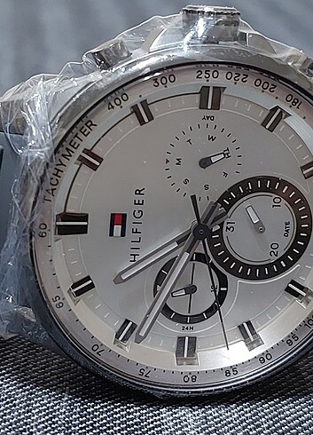 Tommy Hilfiger Seç beğen al fiatıdır