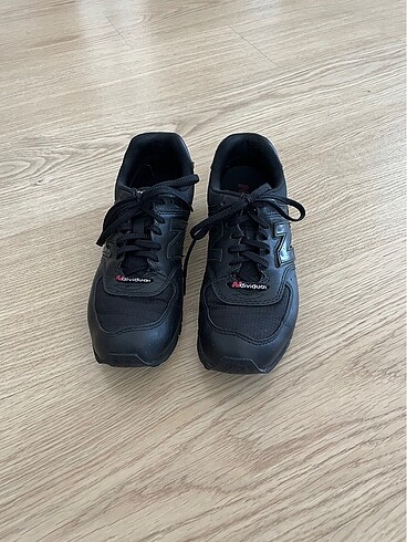 New Balance siyah spor ayakkabı