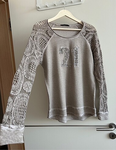 universal Beden Afrodit kolları dantelli şık sweatshirt