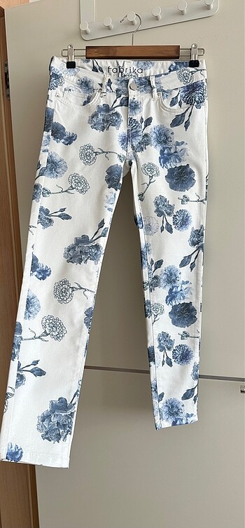 27 Beden Fabrika, desenli skinny pantolon