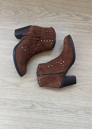 Kemal Tanca, Kahverengi Süet Bot - Görsel 11