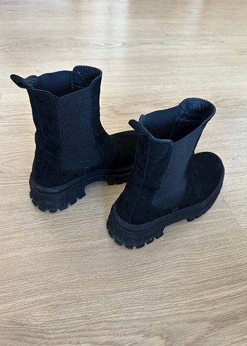 Siyah Süet Kalın Topuklu Bot - Görsel 5