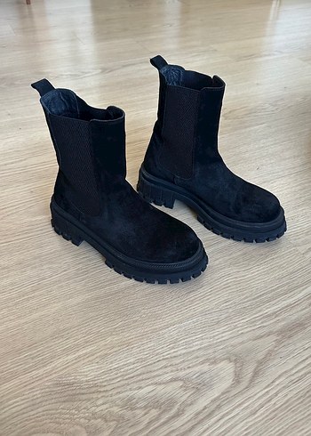 Siyah Süet Kalın Topuklu Bot - Görsel 2