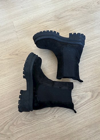 Siyah Süet Kalın Topuklu Bot - Görsel 9