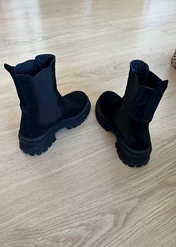 Siyah Süet Kalın Topuklu Bot - Görsel 3