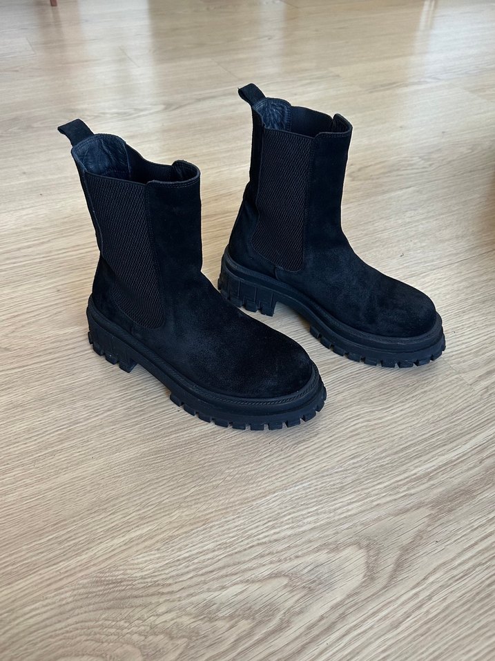 Siyah Süet Kalın Topuklu Bot - Görsel 2