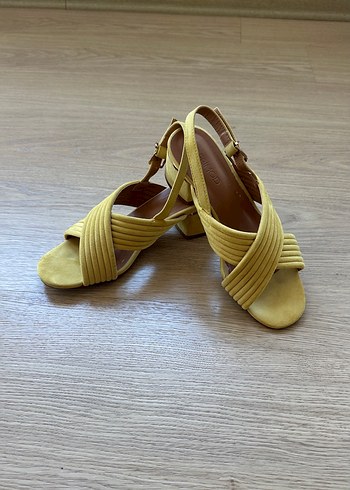Derimod, sarı süet topuklu sandalet - Görsel 10