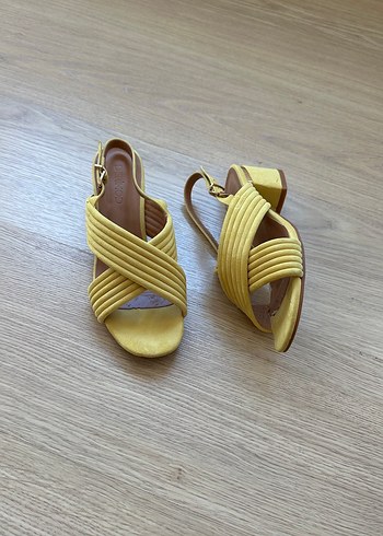 Derimod, sarı süet topuklu sandalet - Görsel 3