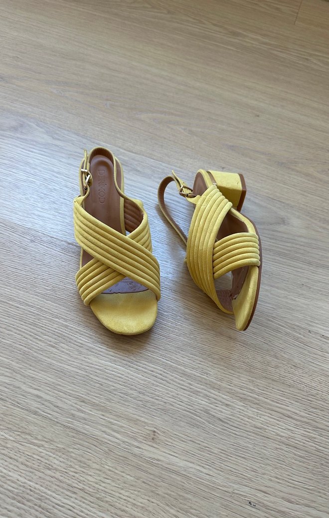 Derimod, sarı süet topuklu sandalet - Görsel 3
