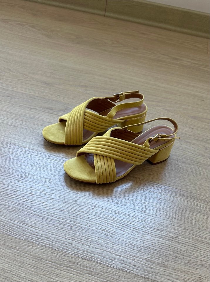Derimod, sarı süet topuklu sandalet - Görsel 5