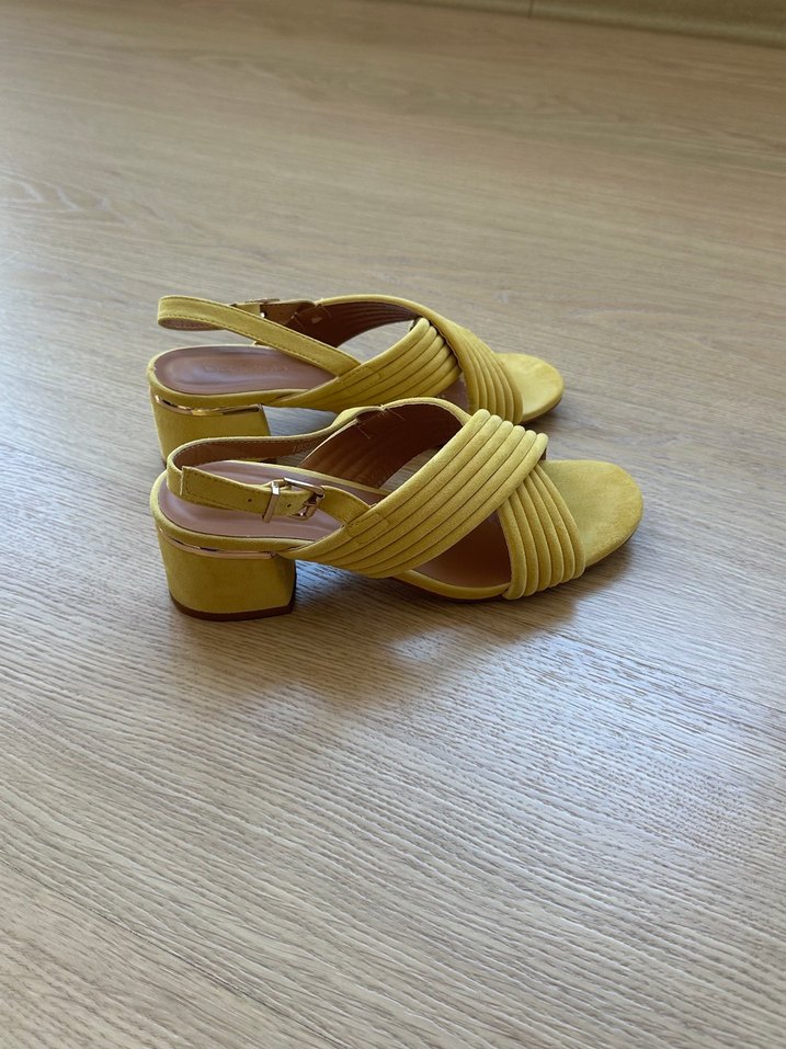 Derimod, sarı süet topuklu sandalet - Görsel 2