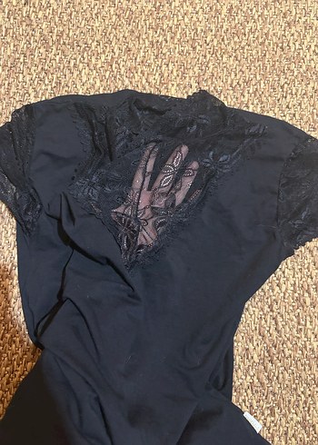 Defosuz dantelli dekolteli boğazlı bluz - Görsel 2