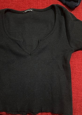 Siyah V Yaka Kısa Kollu Crop Top - Görsel 2