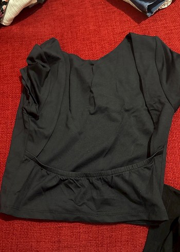 Siyah V Yaka Kısa Kollu sırtı açık   Tişört - Görsel 2