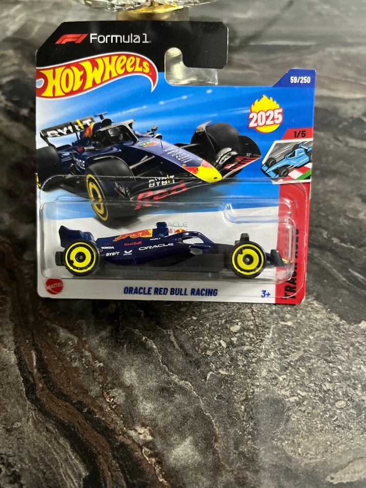 Hot Wheels Oracle Red Bull Racing - Görsel 2
