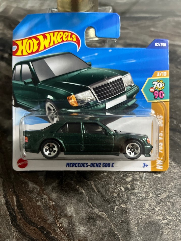 Hot Wheels Yeşil Mercedes-Benz 500 E Oyuncak Araba - Görsel 2