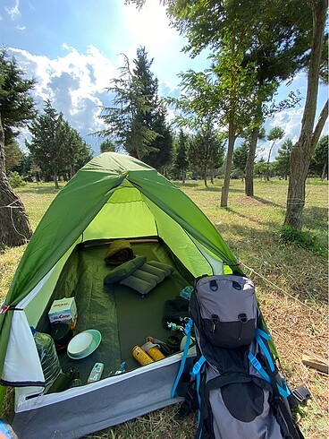 Kamp çadırı ve çantası