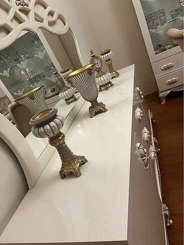 Salon dekorasyon saat çalışıyor
