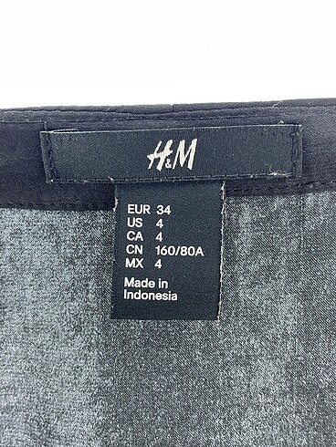 34 Beden siyah Renk H&M Bluz %70 İndirimli.