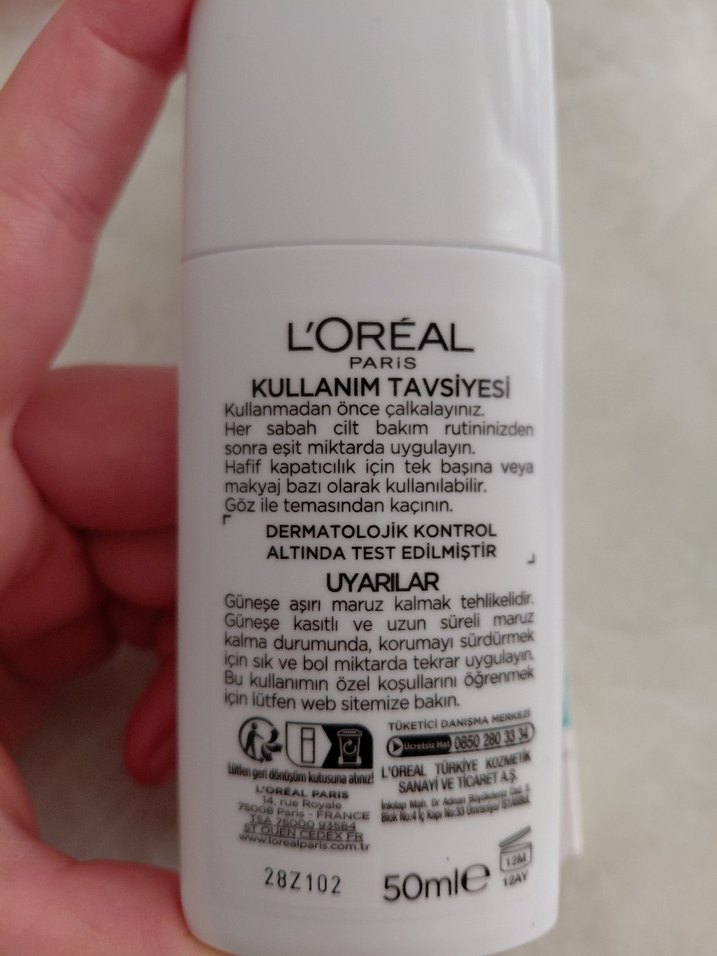 L'Oréal Bright Reveal SPF 50 Renkli Yüz Güneş Kremi - Görsel 2