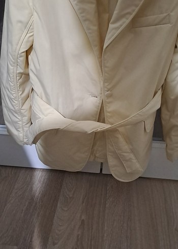 Bej kemerli, kalın  ceket, mont. - Görsel 2