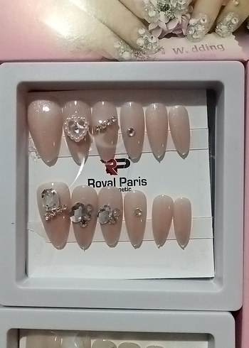 Bej Renkli Taşlı Tırnak Süslemeleri - Görsel 6