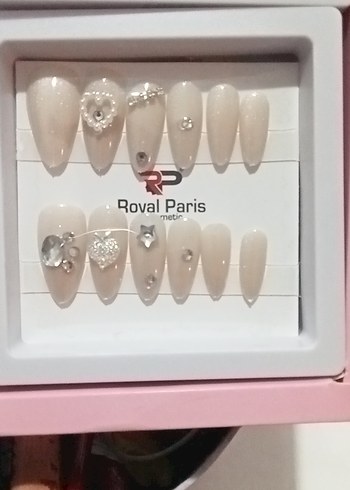 Bej Renkli Taşlı Tırnak Süslemeleri - Görsel 7