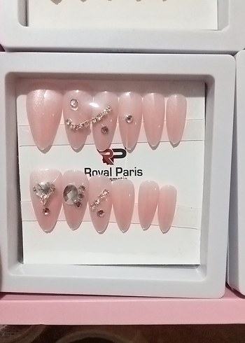 Bej Renkli Taşlı Tırnak Süslemeleri - Görsel 2