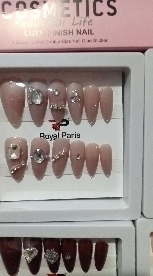 Bej Renkli Taşlı Tırnak Süslemeleri - Görsel 5