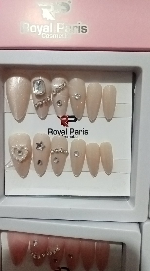 Bej Renkli Taşlı Tırnak Süslemeleri - Görsel 3