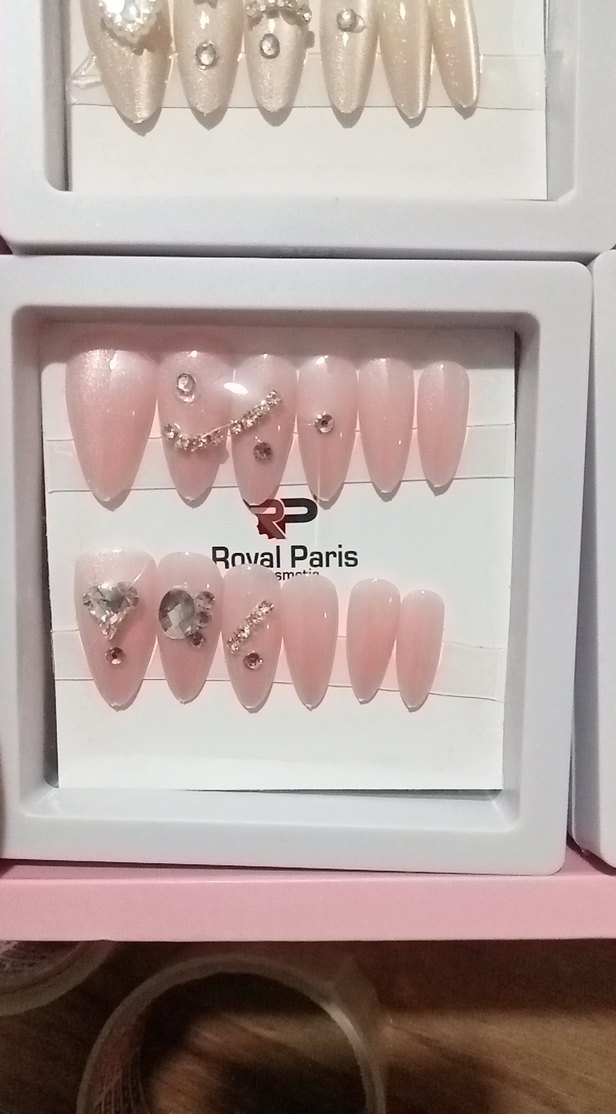 Bej Renkli Taşlı Tırnak Süslemeleri - Görsel 2