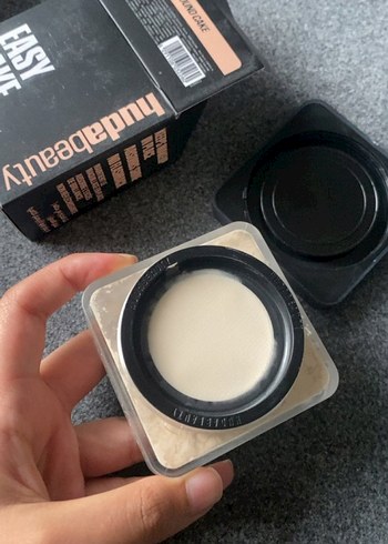 Huda Beauty Bej Pudra - Görsel 3