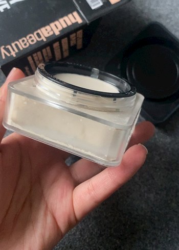 Huda Beauty Bej Pudra - Görsel 5