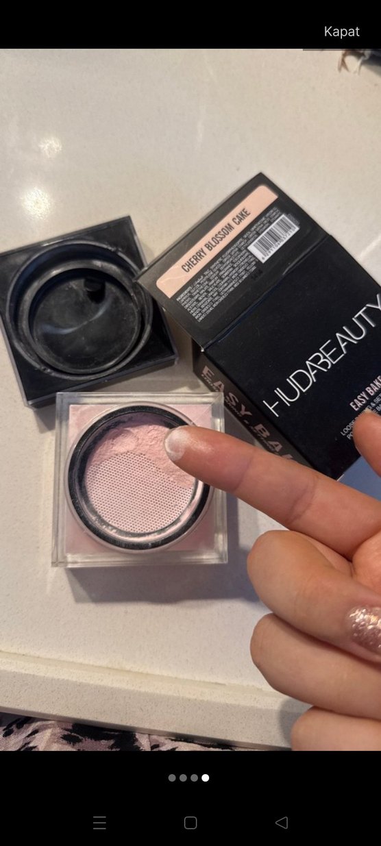 Huda Beauty Cherry Blossom Cake Pudra - Görsel 3