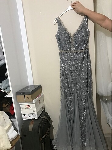 44 Beden gri Renk Balık model taşlı abiye