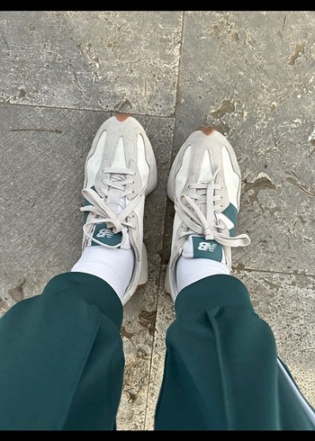 Beyaz Bağcıklı Kadın Spor Ayakkabı