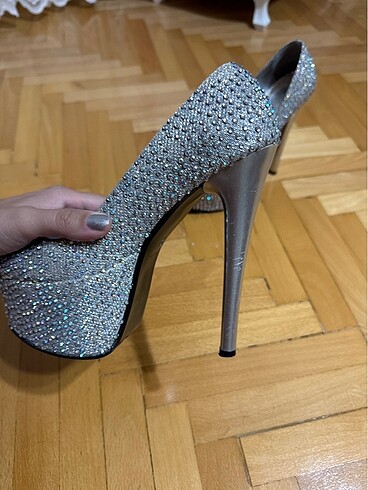 Taşlı topuklu ayakkabı - Görsel 2
