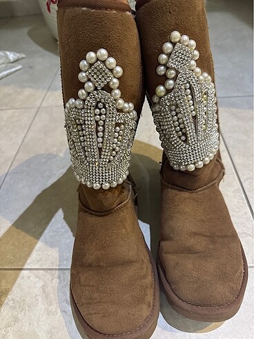 Ugg taşlı