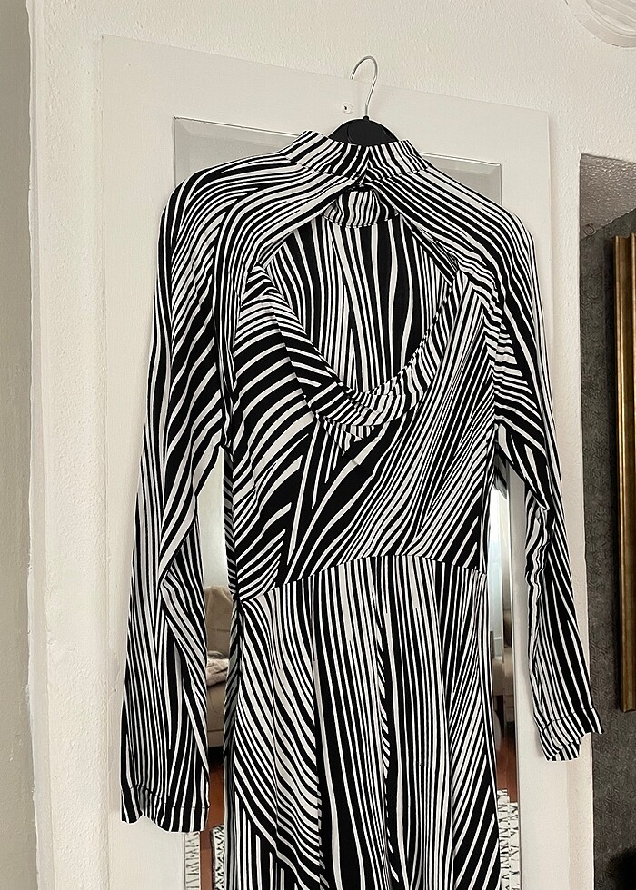 Twist sırt dekolteli elbise - Görsel 2