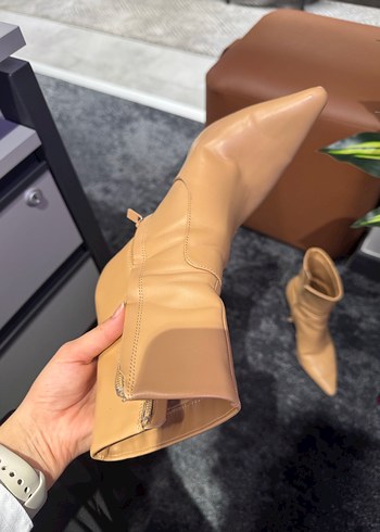 Bershka Bej Deri Stiletto Topuklu Kadın Bot - Görsel 2