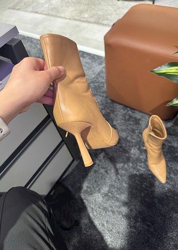 Bershka Bej Deri Stiletto Topuklu Kadın Bot - Görsel 5