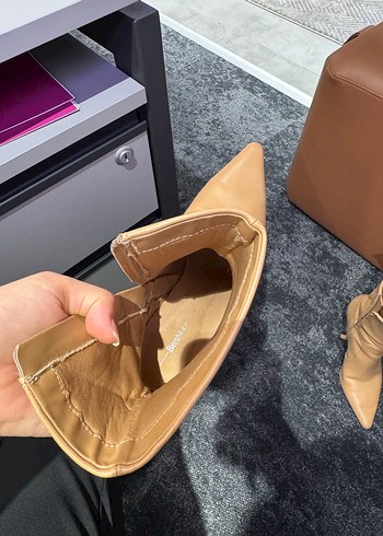 Bershka Bej Deri Stiletto Topuklu Kadın Bot - Görsel 3