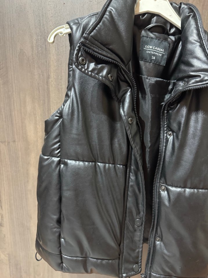 Siyah Deri Yüksek Yakalı Kadın Yelek - Görsel 3