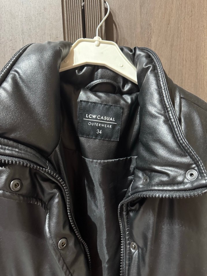 Siyah Deri Yüksek Yakalı Kadın Yelek - Görsel 2