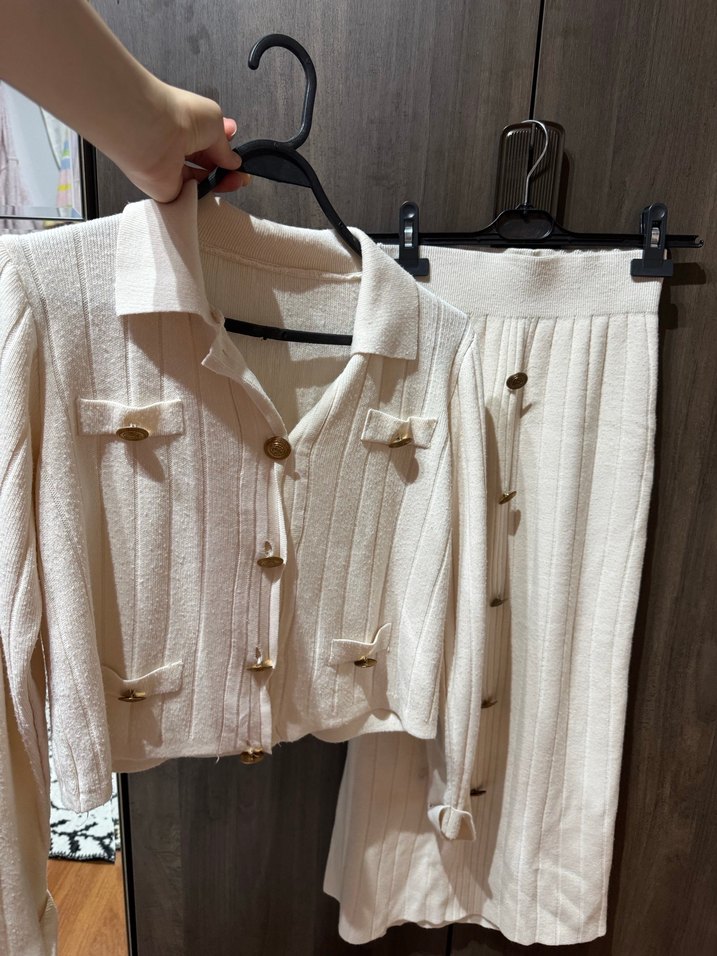 Düğmeli Beyaz Midi Triko Etekli takım - Görsel 5