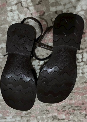 37 Beden Kahverengi Deri Tokalı Yılan Desenli Stiletto Sandalet